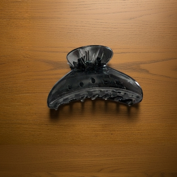 Black Hair Small Claw Clip (New) - Picture 2 of 4